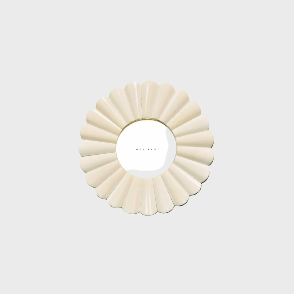 Single Scalloped Round Frame